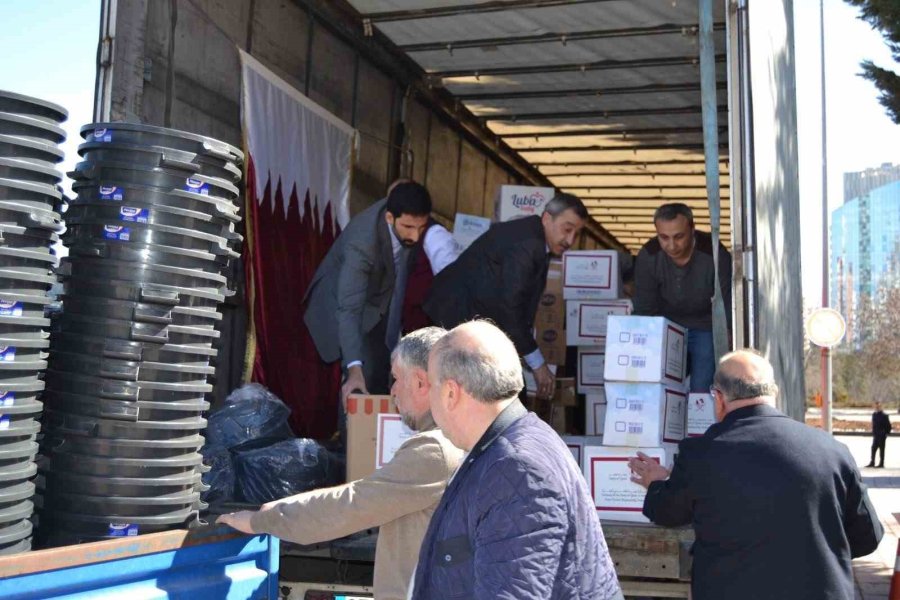 Katar Büyükelçiliği Çalışanları Deprem Bölgesindeki Yardımlarına Devam Ediyor