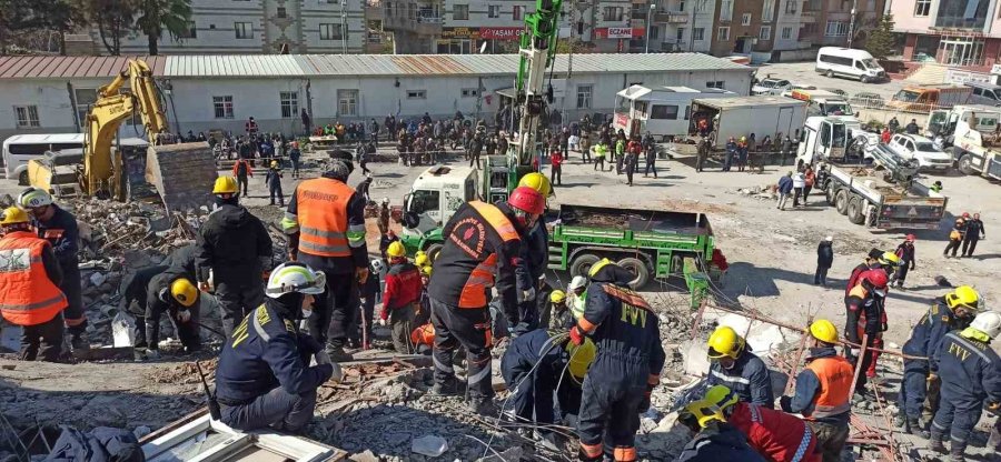 Ümraniye Belediyesi Arama Kurtarma Ekibi Deprem Bölgesinden Döndü
