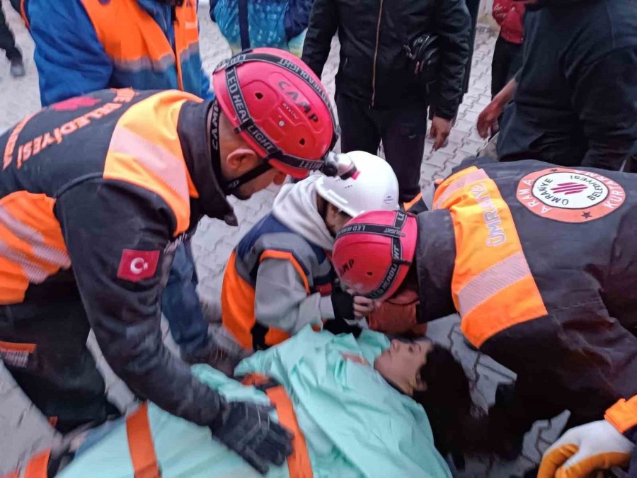 Ümraniye Belediyesi Arama Kurtarma Ekibi Deprem Bölgesinden Döndü