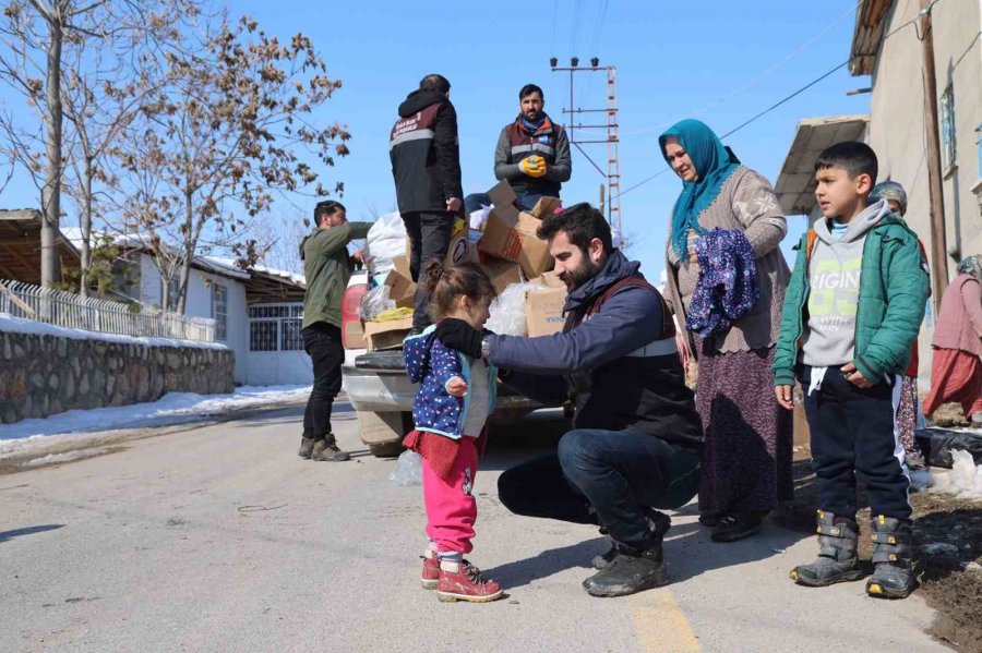 Van Büyükşehir Belediyesi Deprem Bölgesinde Var Gücüyle Çalışıyor