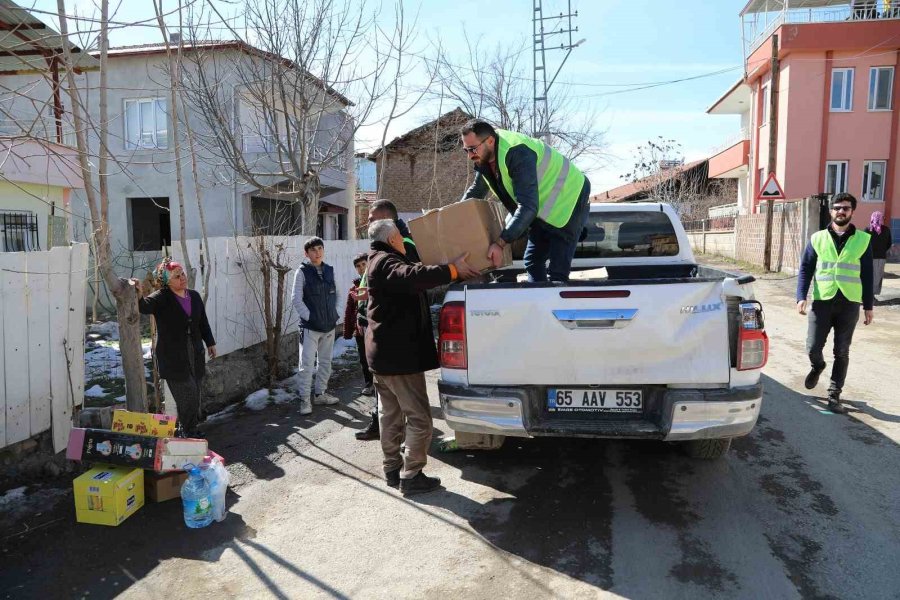 Van Büyükşehir Belediyesi Deprem Bölgesinde Var Gücüyle Çalışıyor