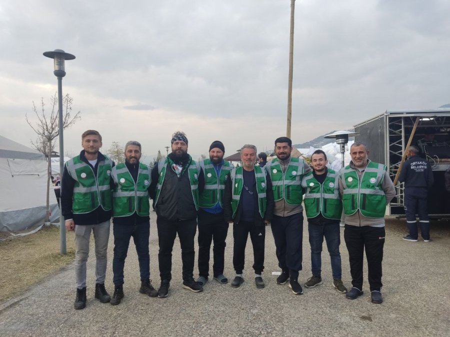 1999 Depremini Yaşayan Sakaryalı Öğretmen Ve Memurlar Depremzedelerin Yardımına Koştu