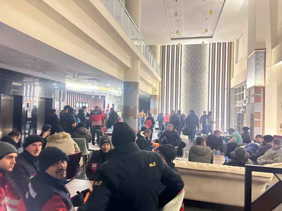 Perre Uygulama Oteli Depremzedelere Ev Sahipliği Yapıyor