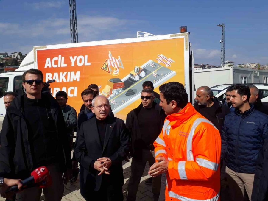 Büyükçekmece Belediyesi Depremin Yaralarını Sarmaya Devam Ediyor