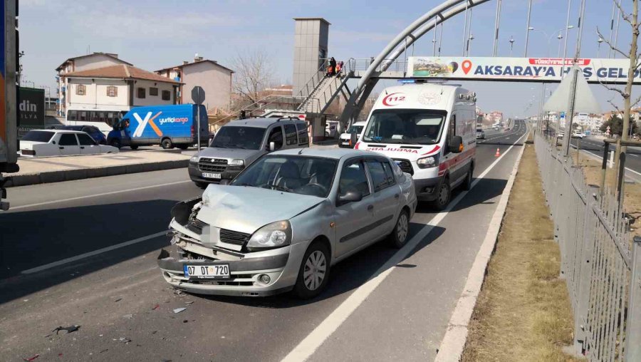 Aksaray’da Otomobil Kamyonete Arkadan Çarptı: 3 Yaralı