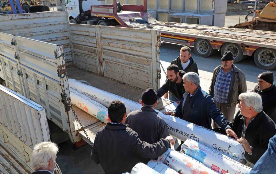 Alanya’da Çiftçilere 8 Bin 400 Metrekare Sera Naylonu Teslim Edildi