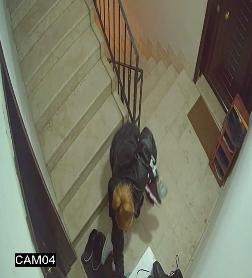 Antalya’da Çamaşır Ve Ayakkabı Hırsızı Kadınlar Kamerada