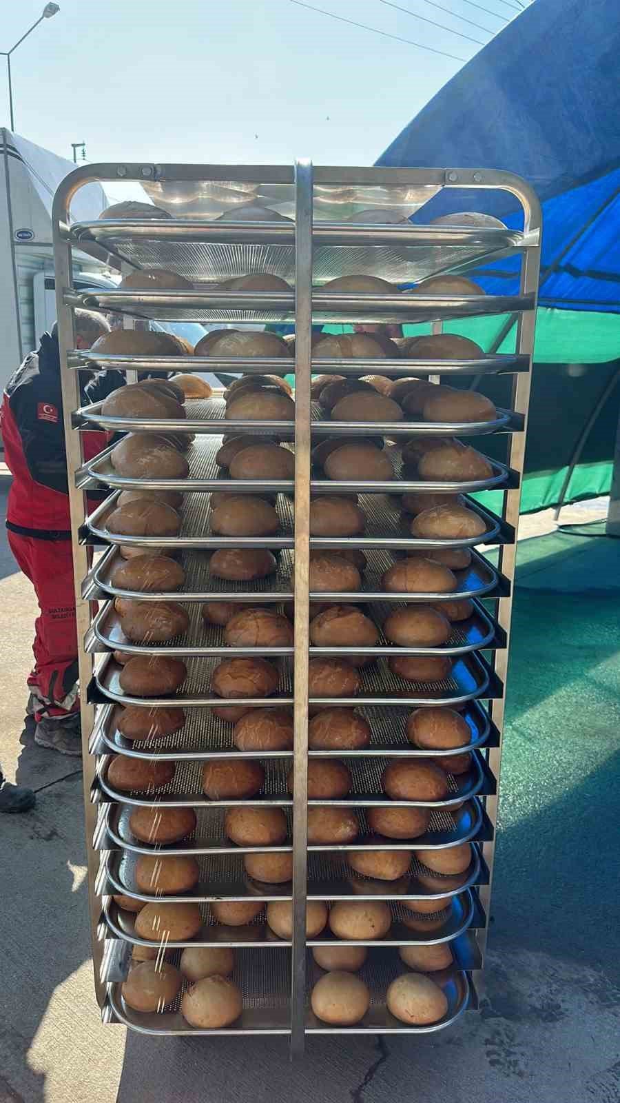Sultangazi Belediyesi’nden Deprem Bölgesine Sıcak Ekmek