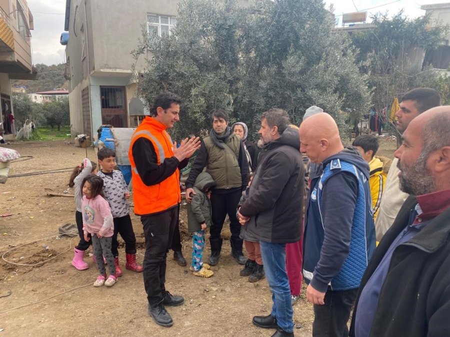 Büyükçekmece Belediyesi Depremin Yaralarını Sarmaya Devam Ediyor