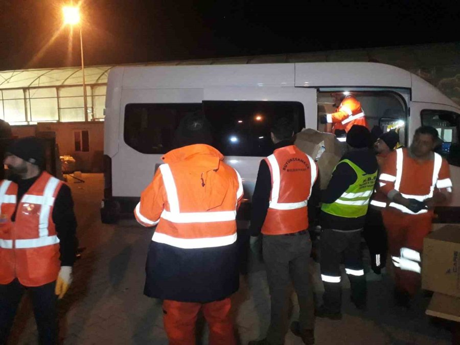 Büyükçekmece Belediyesi Depremin Yaralarını Sarmaya Devam Ediyor