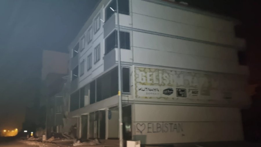 Depremden Sonra Hayalet Şehre Dönüşen Elbistan, Gece Vakti Böyle Görüntülendi