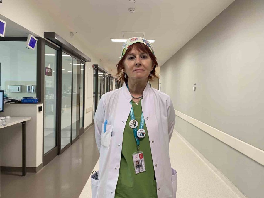 Yoğun Bakım Doktorundan Duygusal Sözler: "etkilenmememiz Mümkün Değil"