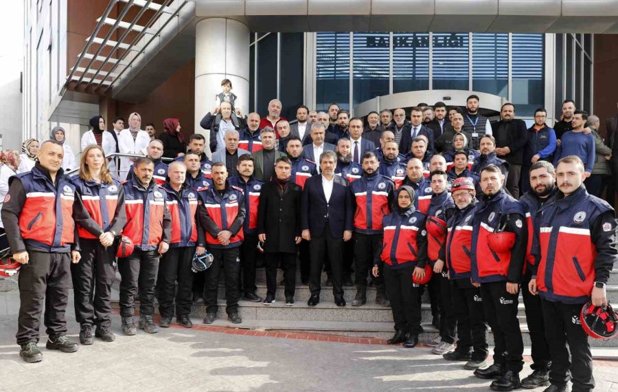 Can Kurtaran Eskat Minnetle Karşılandı