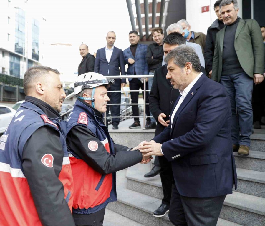 Can Kurtaran Eskat Minnetle Karşılandı