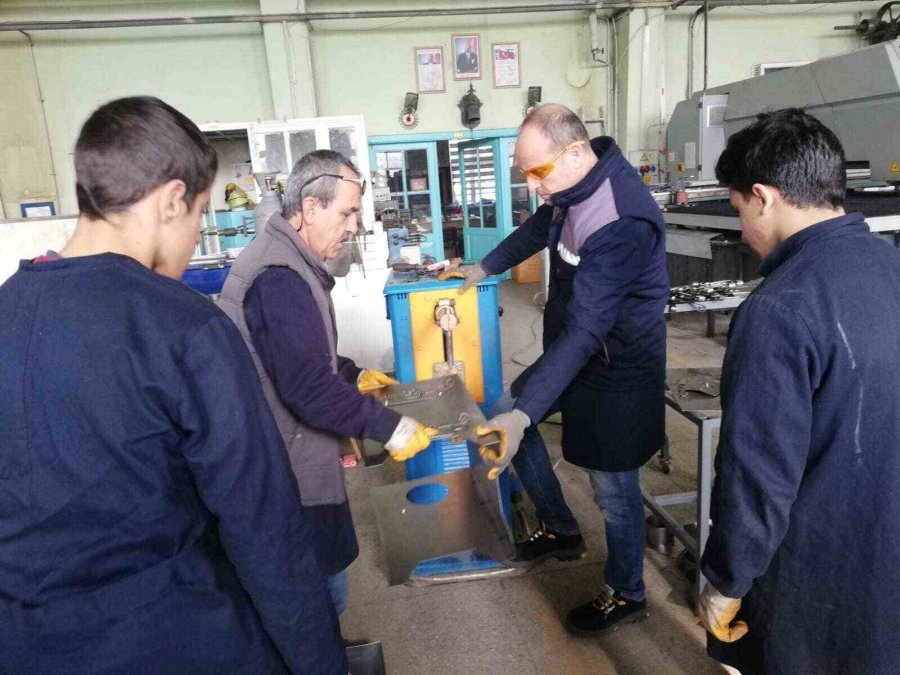 Eskişehir Meslek Liseleri Afetzedeler İçin Üretiyor