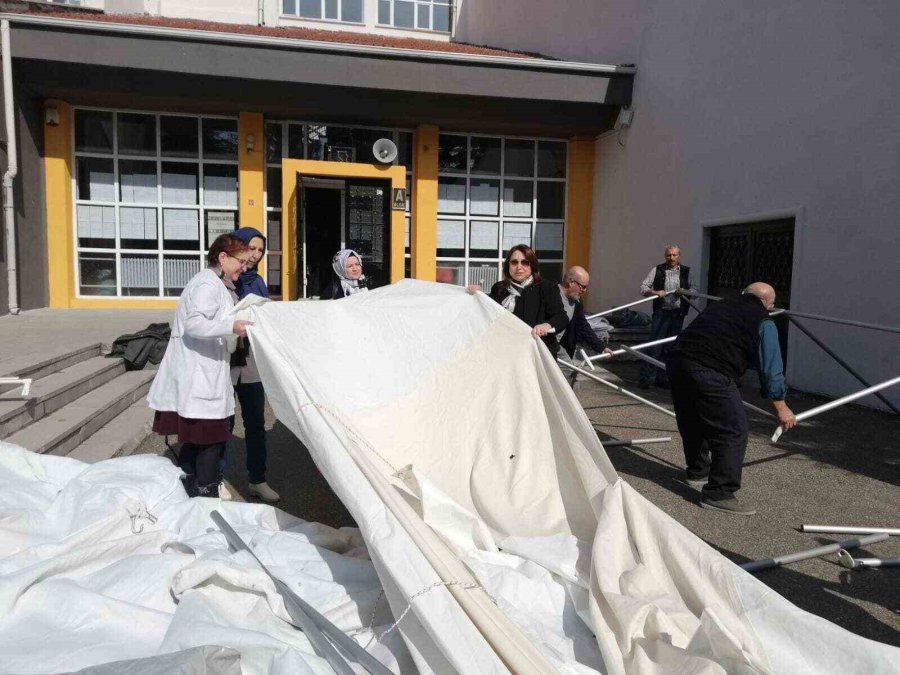 Eskişehir Meslek Liseleri Afetzedeler İçin Üretiyor