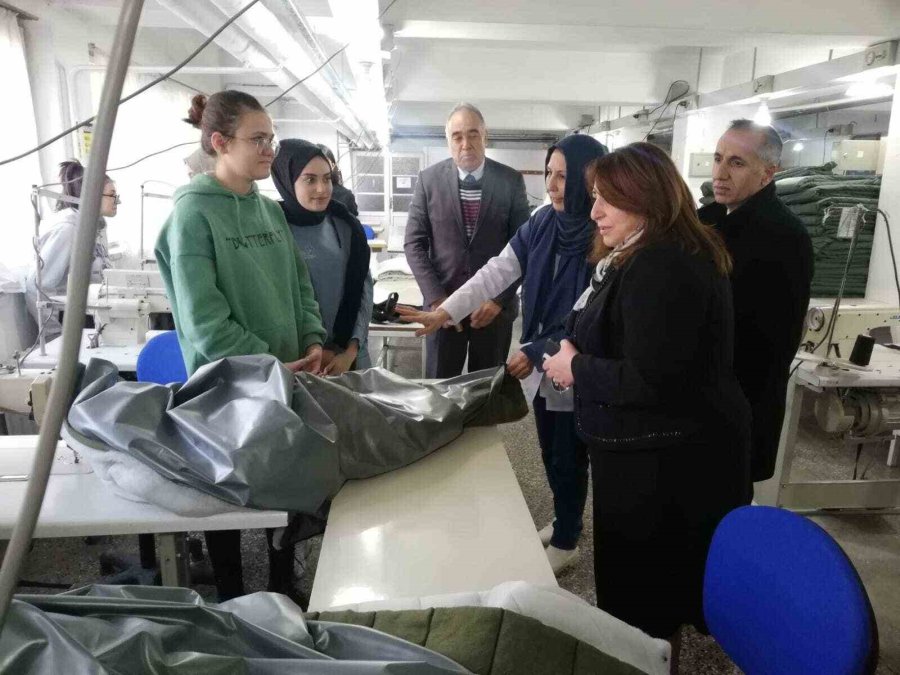 Eskişehir Meslek Liseleri Afetzedeler İçin Üretiyor