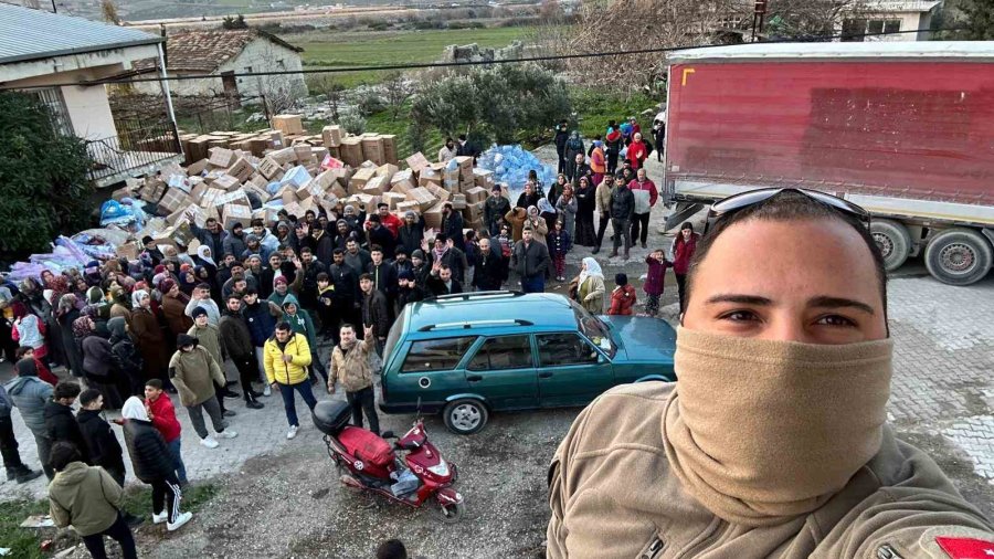 Eskişehirli Gönüllüler Deprem Bölgesine 20 Tır Yardım Malzemesi Gönderdi