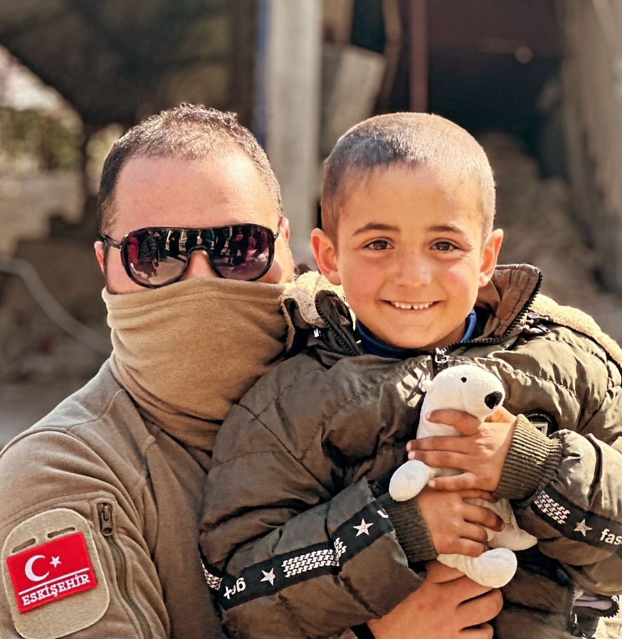 Eskişehirli Gönüllüler Deprem Bölgesine 20 Tır Yardım Malzemesi Gönderdi