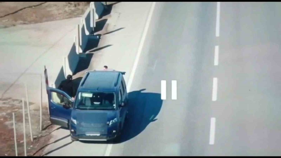 Ceza Yememek İçin Direksiyonda Yer Değiştirdiler, Ama Drondan Kaçamadılar