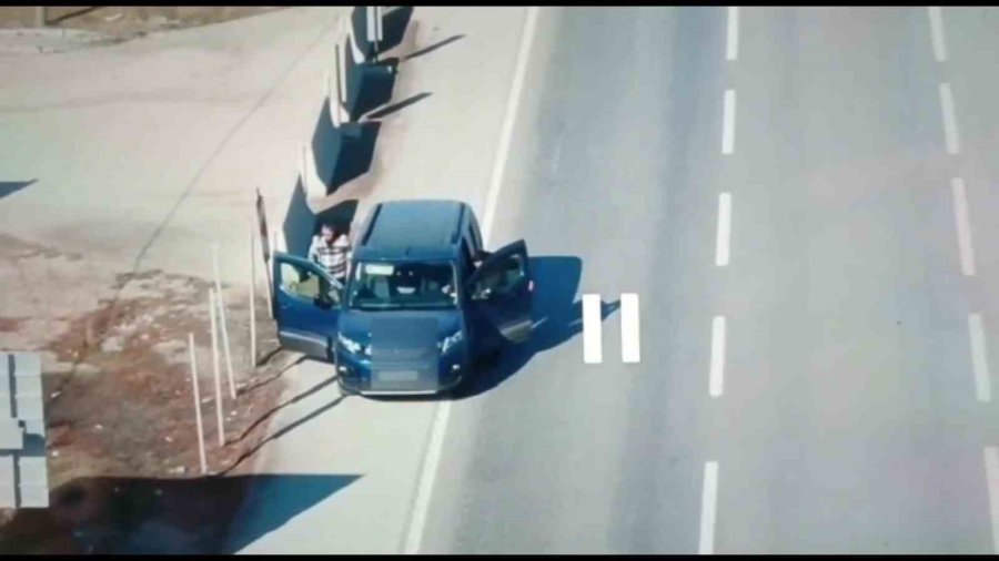 Ceza Yememek İçin Direksiyonda Yer Değiştirdiler, Ama Drondan Kaçamadılar