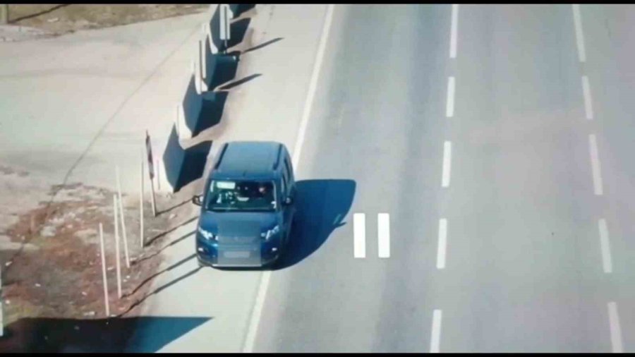 Ceza Yememek İçin Direksiyonda Yer Değiştirdiler, Ama Drondan Kaçamadılar