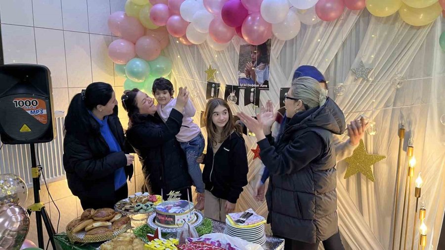 Göz Kanseri Minik Kıza Sürpriz Doğum Günü