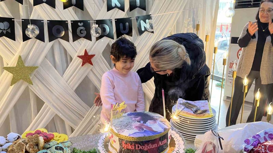 Göz Kanseri Minik Kıza Sürpriz Doğum Günü
