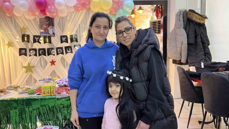 Göz Kanseri Minik Kıza Sürpriz Doğum Günü