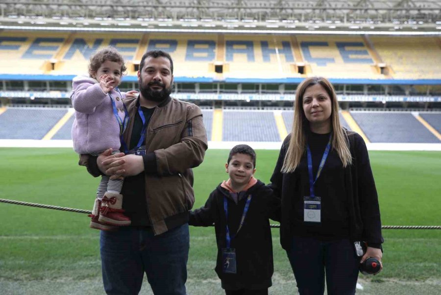Fenerbahçe, Depremzede Kuzey Koşar Ve Ailesini Ülker Stadı’nda Ağırladı
