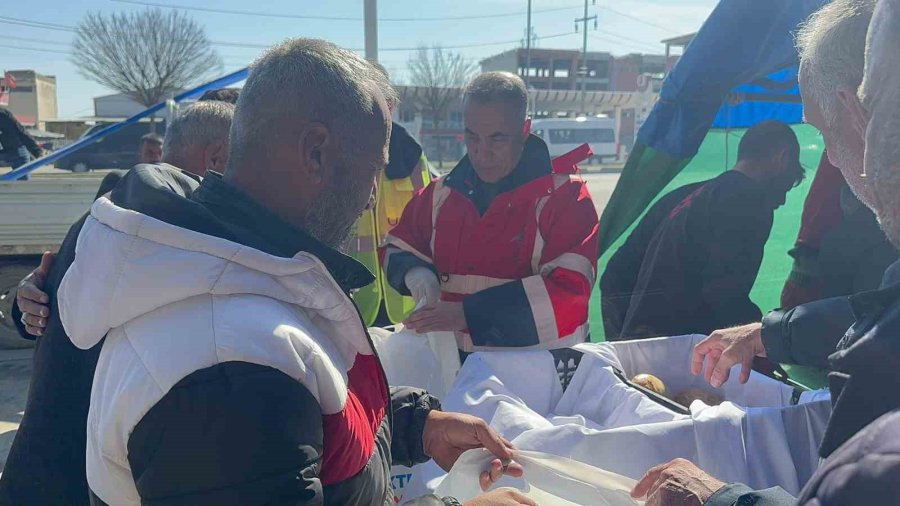 Sultangazi Belediyesi’nden Deprem Bölgesine Sıcak Ekmek