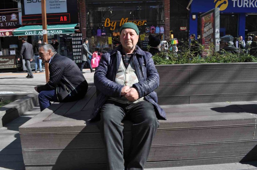 Artan Hava Sıcaklığını Fırsat Bilen Vatandaşlar Adeta Sokaklara Döküldü