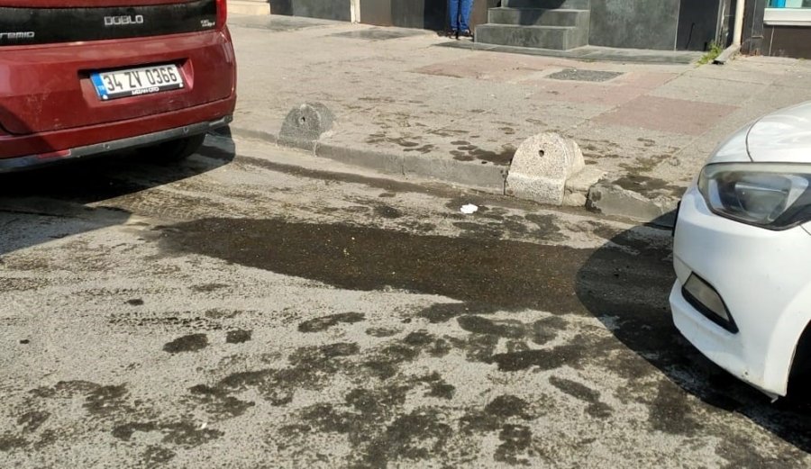 Sultangazi’de Çarptığı Aracı Kaldırıma Fırlatıp Onun Yerine Park Etti