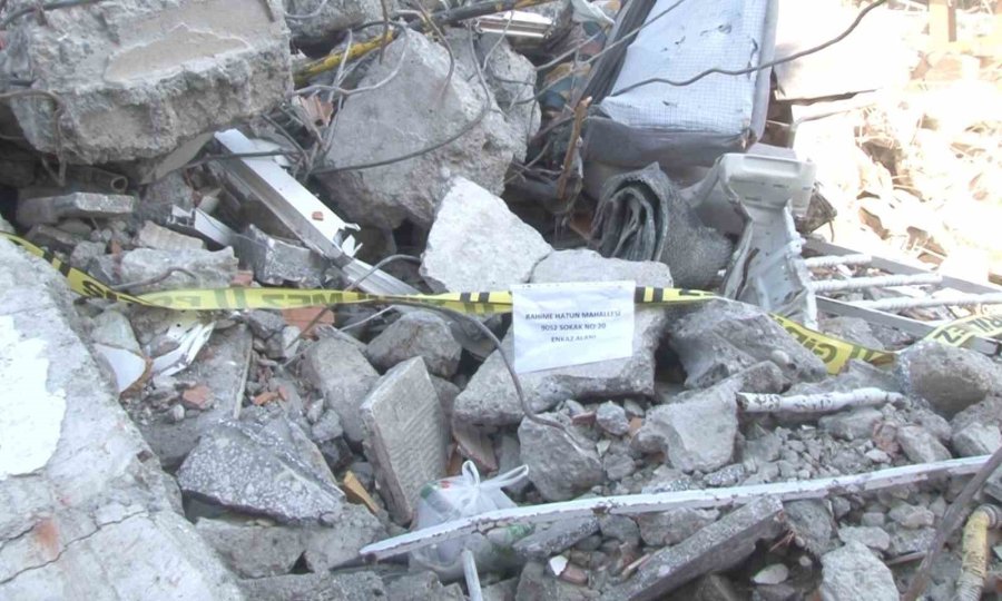 Osmaniye’de Enkaz Kaldırma Çalışmaları Sürüyor