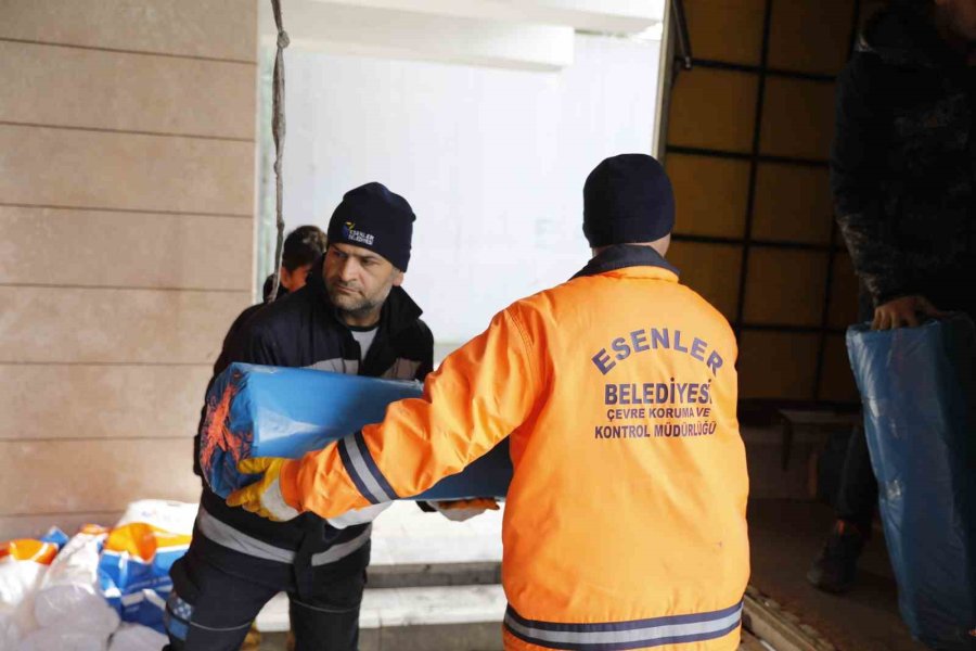 Esenler’den Büyük Afete Büyük Seferberlik