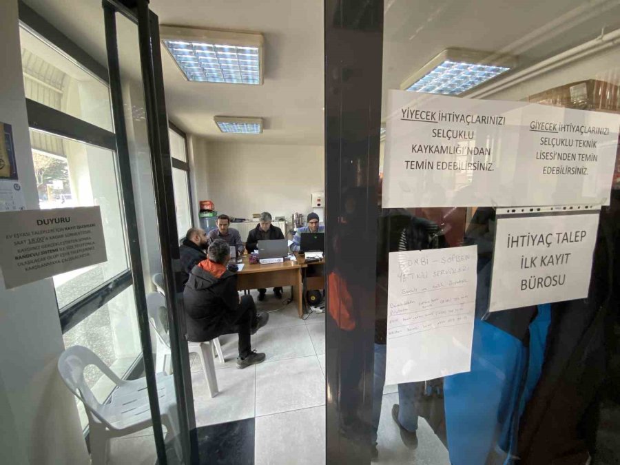 Farklı Ülkelerden Eğitim İçin Geldikleri Konya’da Depremzedeler İçin El Eleler