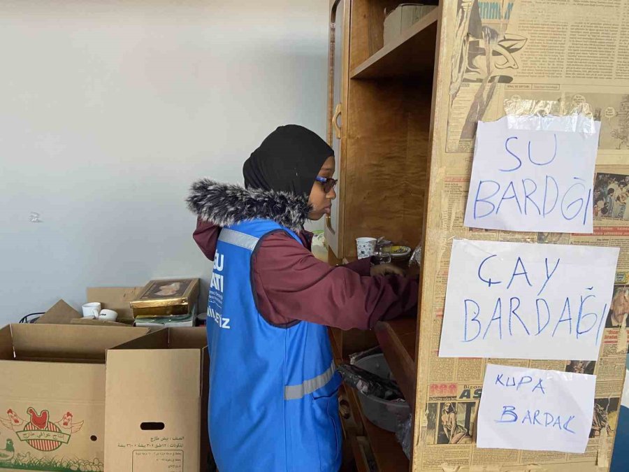 Farklı Ülkelerden Eğitim İçin Geldikleri Konya’da Depremzedeler İçin El Eleler