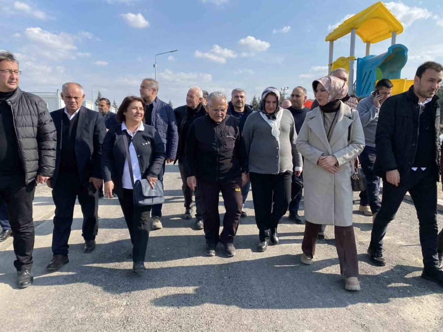 Başkan Büyükkılıç Ve Meclis Üyelerinden Konteyner Kent Ziyareti