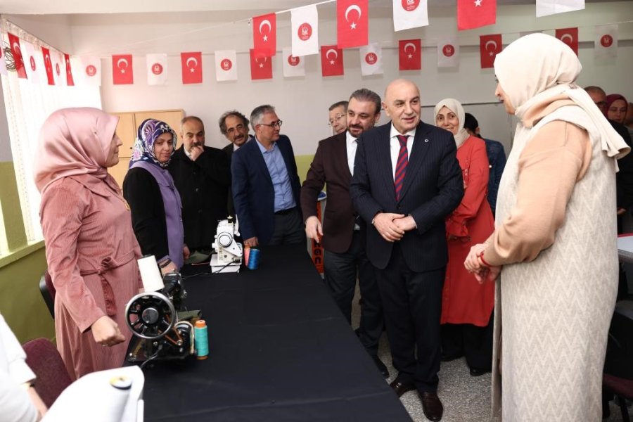 Keçiören Belediyesinden Etlik Halk Eğitim Merkezine Dikiş Makinesi Desteği