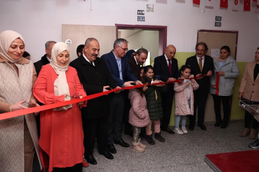 Keçiören Belediyesinden Etlik Halk Eğitim Merkezine Dikiş Makinesi Desteği