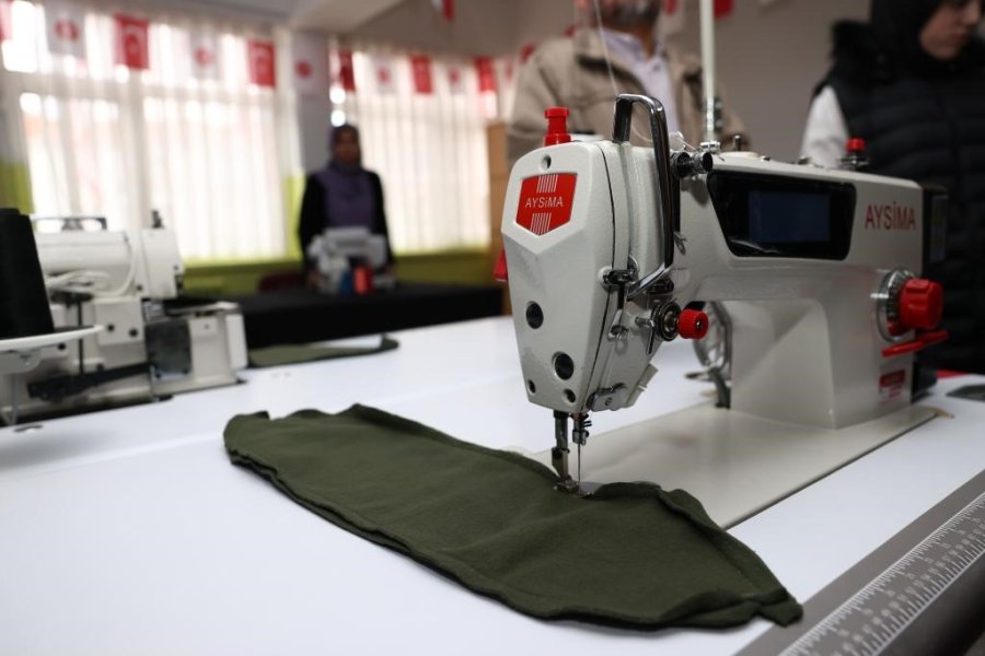 Keçiören Belediyesinden Etlik Halk Eğitim Merkezine Dikiş Makinesi Desteği