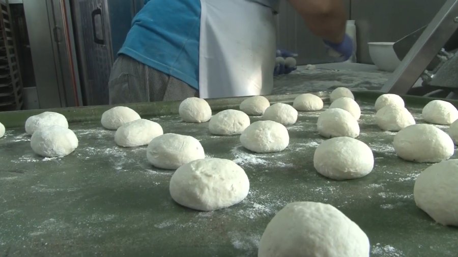 Kocaeli Büyükşehir Belediyesi Hatay’da Günlük 15 Bin Ekmek Üretiyor