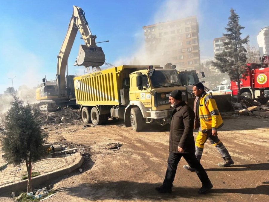 Başkan Çolakbayrakdar: "son Yaralar Sarılana Kadar Afet Bölgesindeyiz"