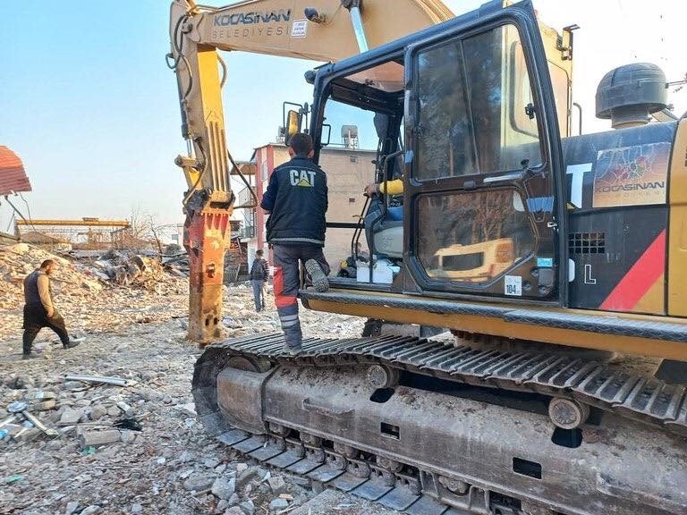 Başkan Çolakbayrakdar: "son Yaralar Sarılana Kadar Afet Bölgesindeyiz"