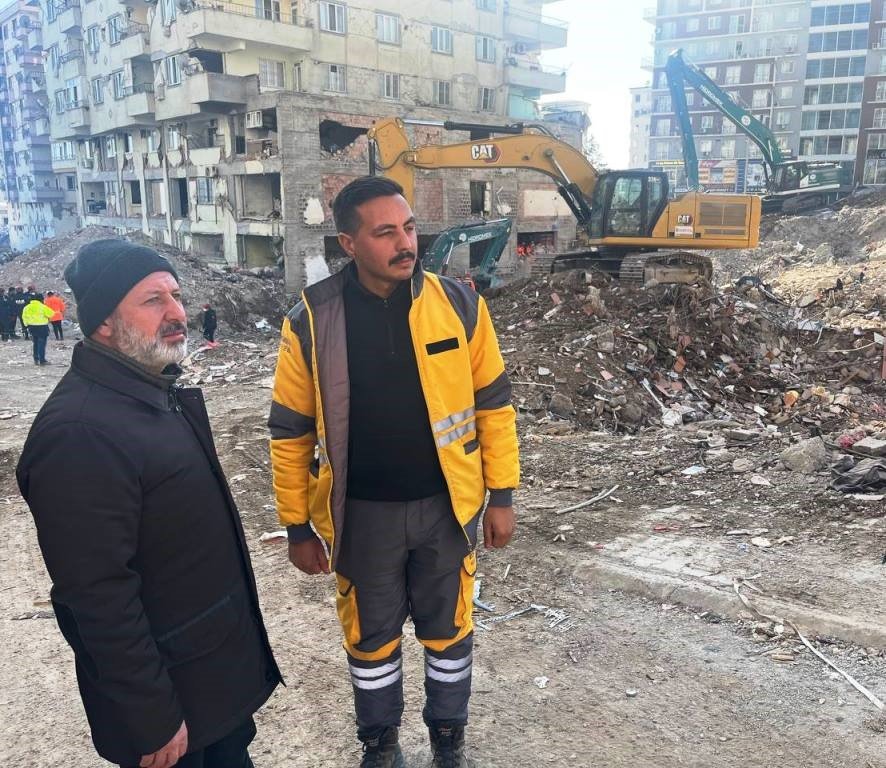 Başkan Çolakbayrakdar: "son Yaralar Sarılana Kadar Afet Bölgesindeyiz"