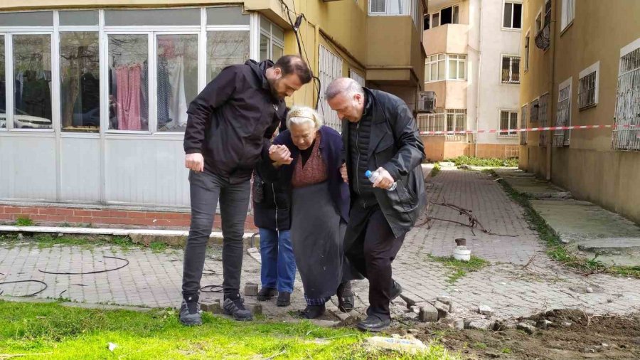Küçükçekmece’de Mahkeme Süreci Biten Sitenin Yıkımına Başlandı