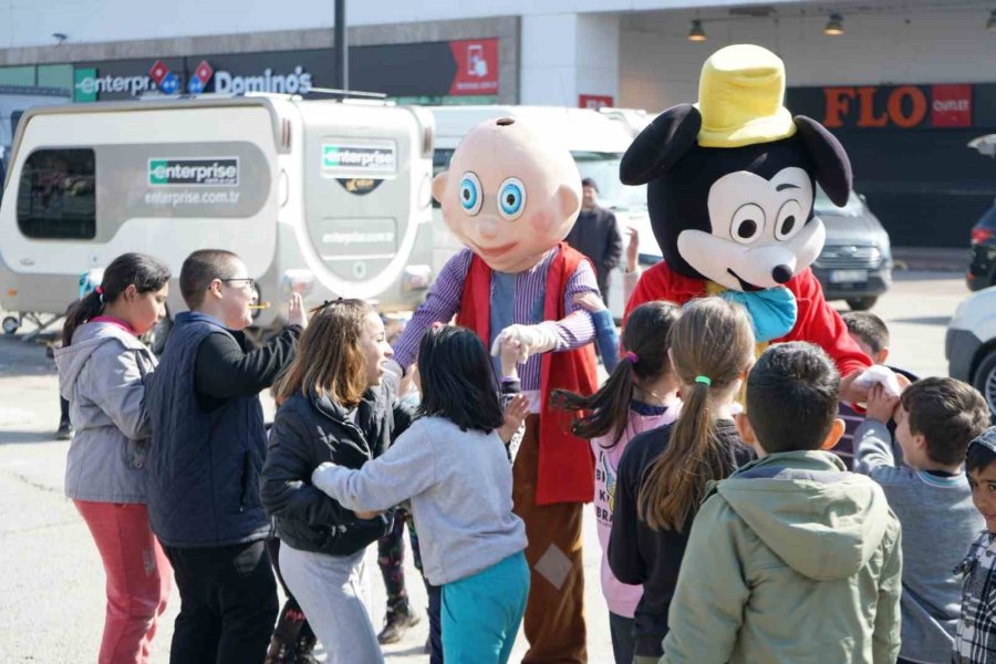 Çadırda Kalan Depremzede Çocuklara Moral