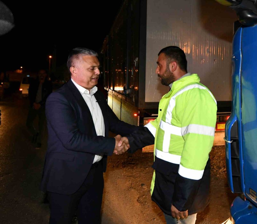 Muratpaşa’dan Deprem Bölgesin 200 Çadır Ve 18 Konteyner