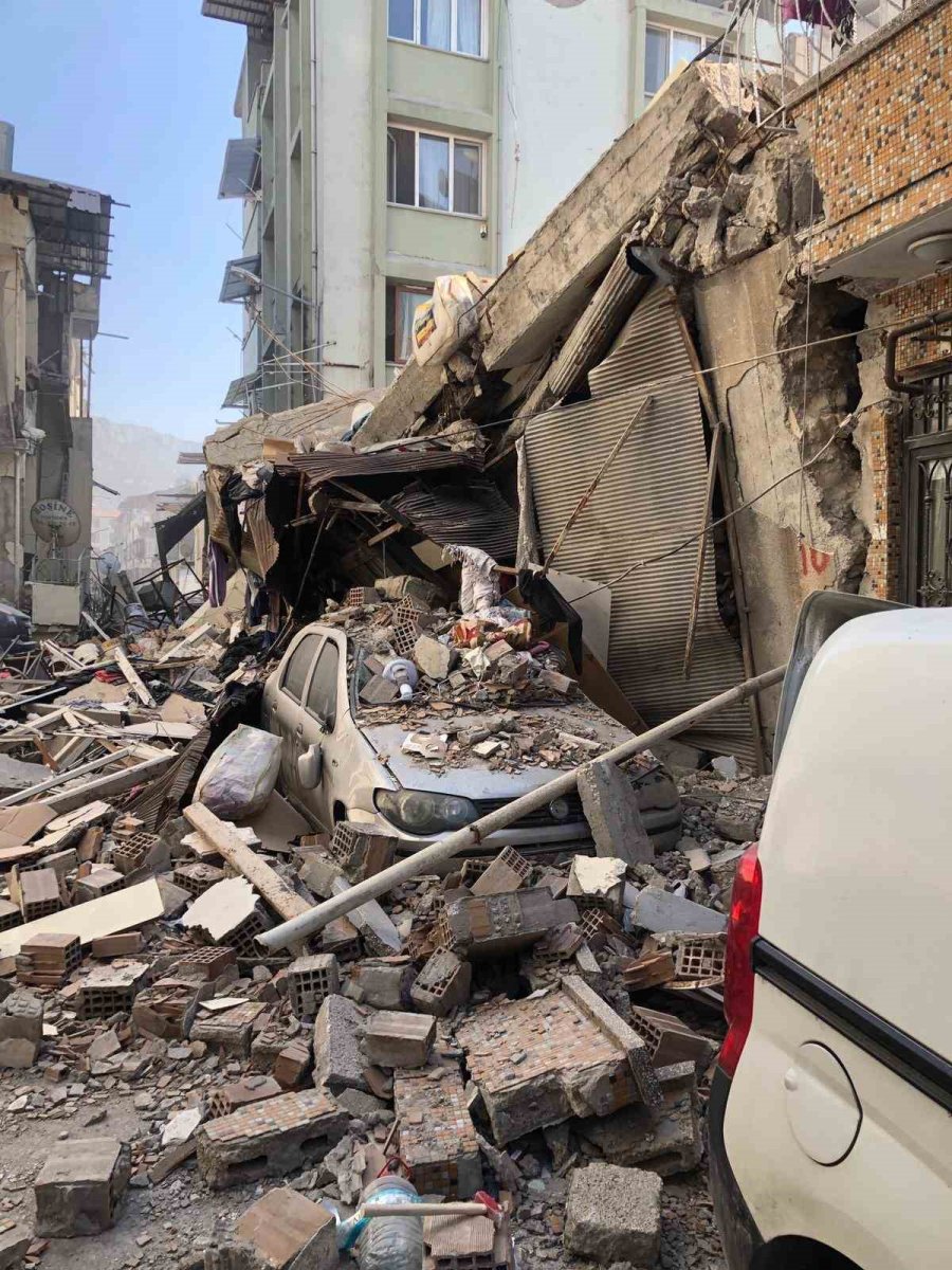 Scü Akademisyenleri Hatay’da Hasar Tespiti Yapıyor