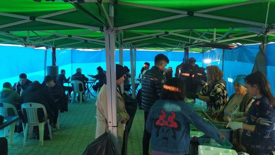Tepebaşı’ndan İslahiye’de 5 Bin Kişilik Kahvaltı Ve Sıcak Yemek Servisi